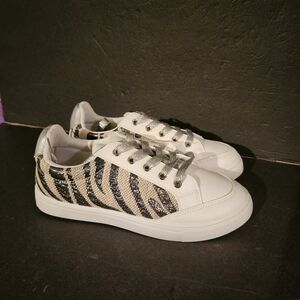 Cato White and Black Zebra Print Fashion Sneakers With Extra Lace Size 8M NEW